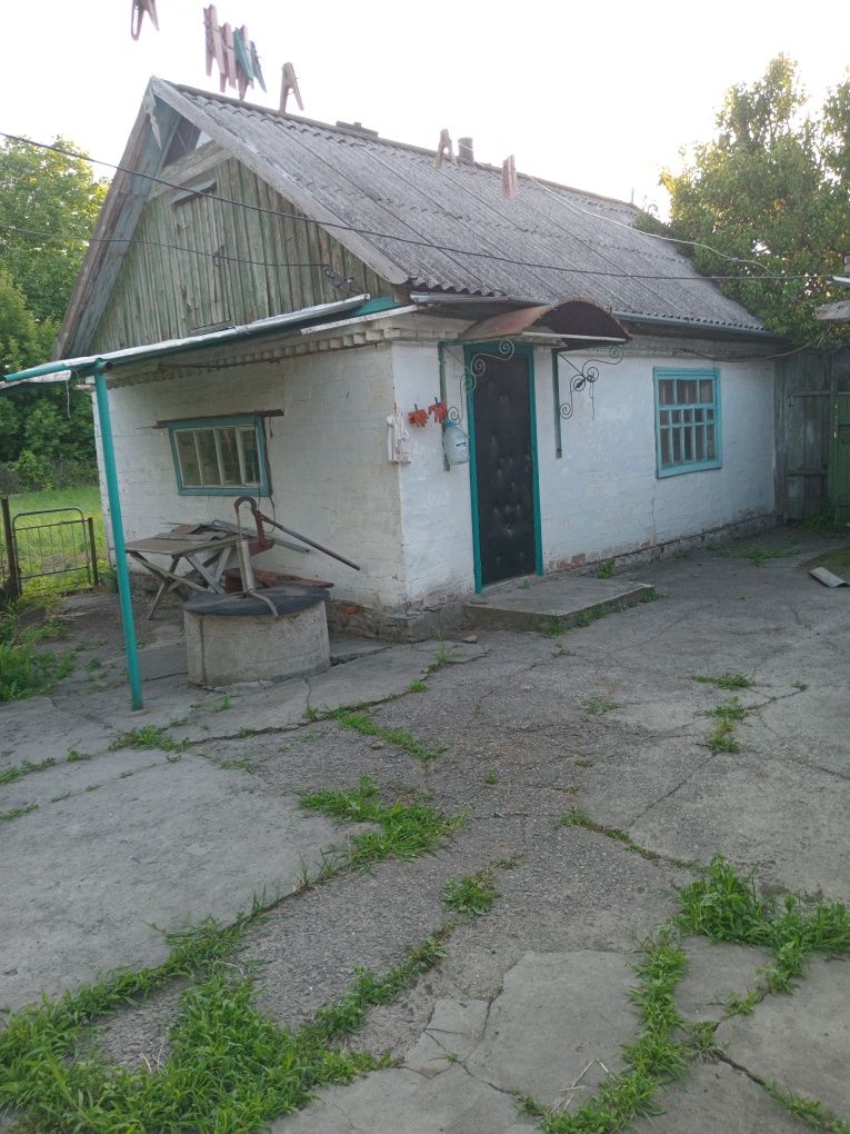 1/2 будинку продам або поміняю на 1 кімнатну квартиру в  кирпичн. буд