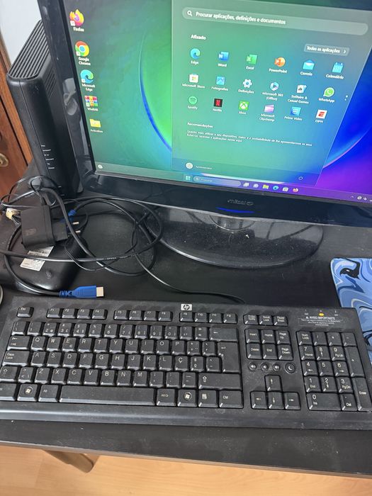 Computador+Ecra+colunas+rato+teclado