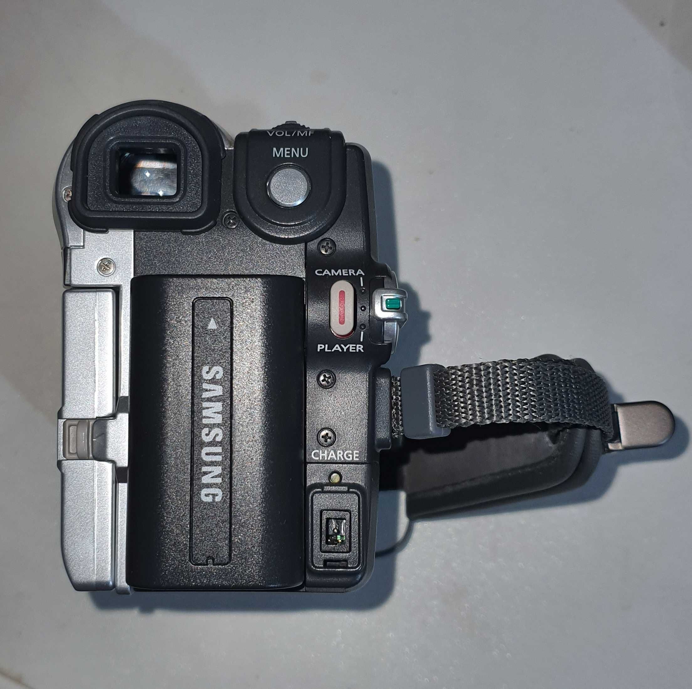 Vende-se Máquina de filmar Samsung VP-D-351 para peças.