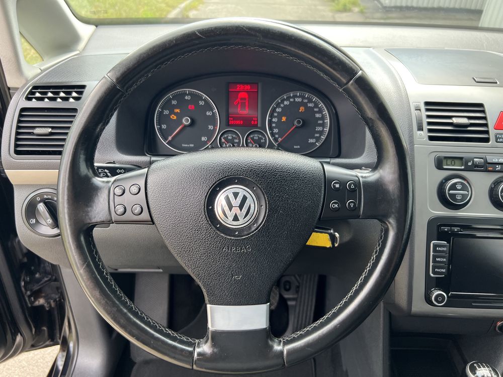 Volkswagen TOURAN 1.4 tsi з Швейцарії