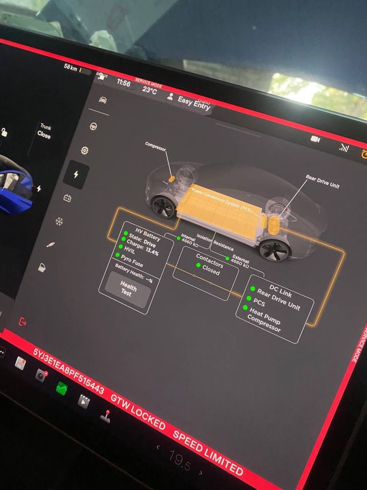 Продам tesla model 3 2023 mid range 65 KWh год не бит не крашен