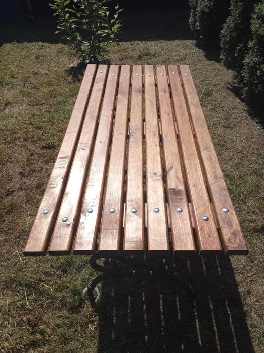 Stół ogrodowy drewniany