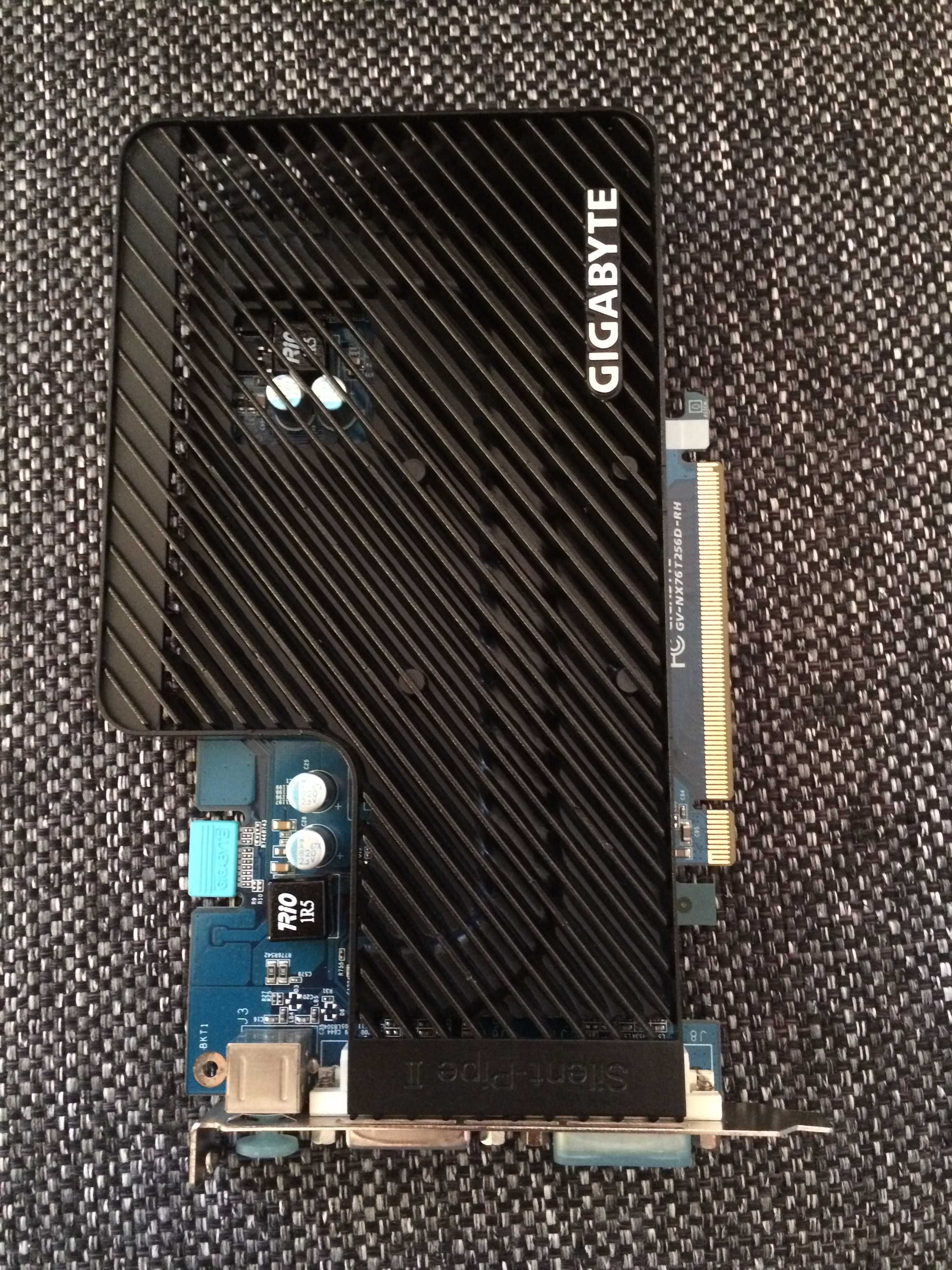 Видеокарта Gigabyte GeForce 7600 GT PCI-E 256 MB (GV-NX76T256D)