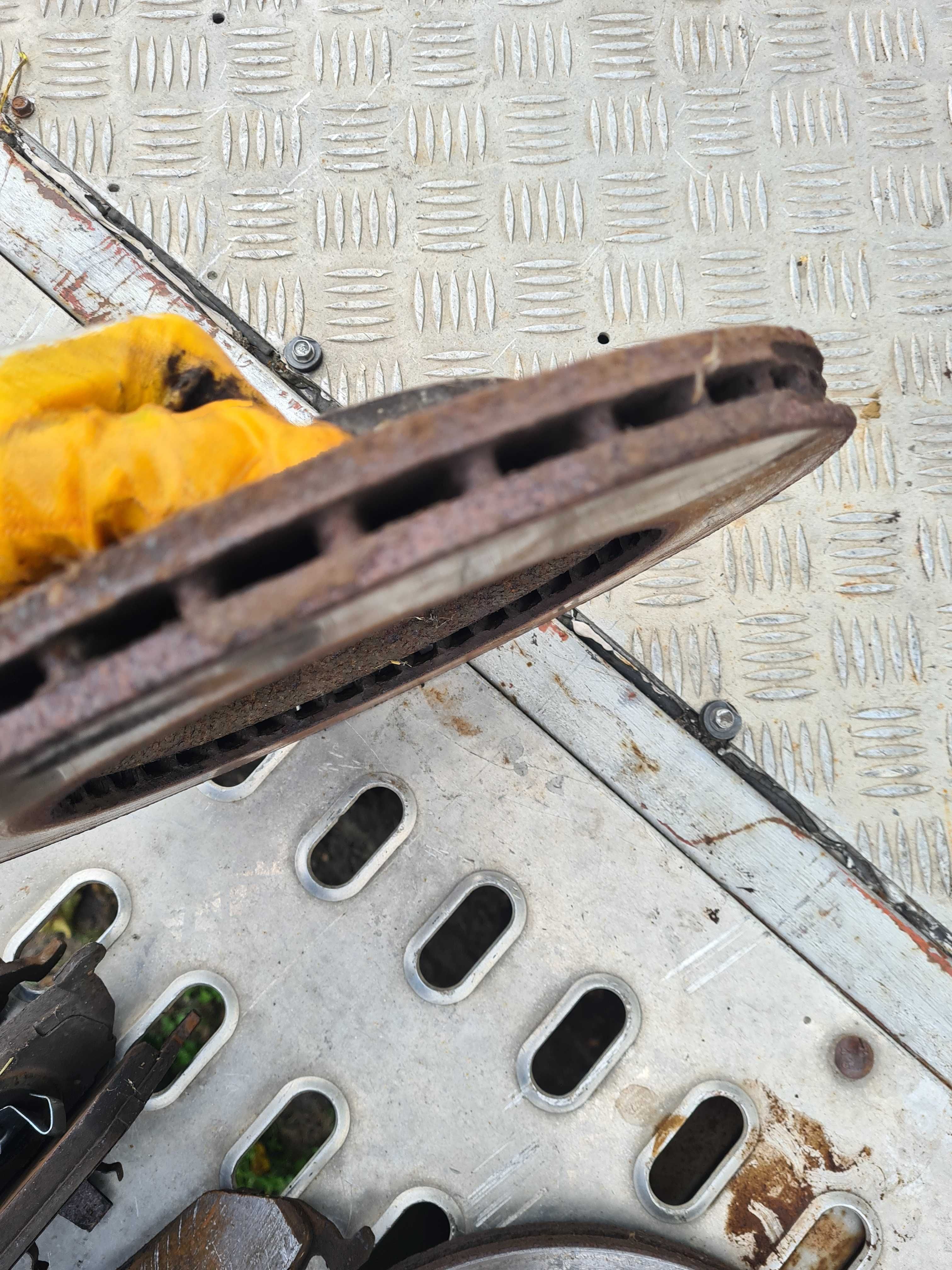 Tarcze klocki przód przednie Audi a3 8p 1.9 tdi