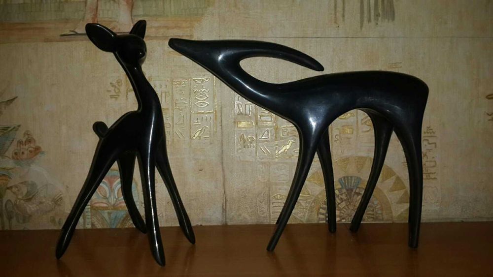 Фігурки з колкого пластику та мармуру