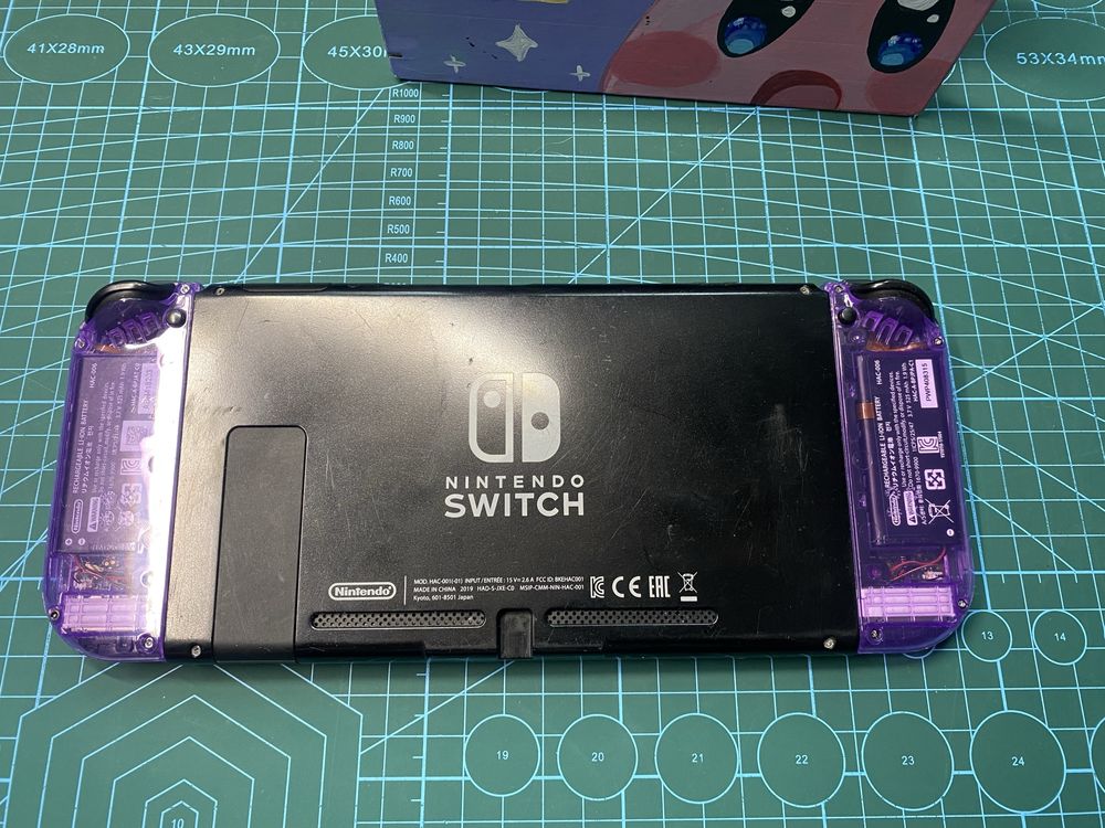 Nintendo Switch V2 - gałki magnetyczne, karta pamieci i fioletowy kolo