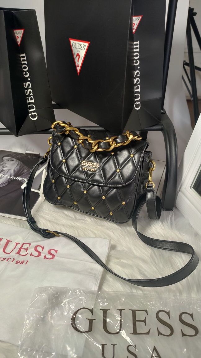 Сумка Guess Triana Flap Shoulder. Сумка гес через плече чорний колір
