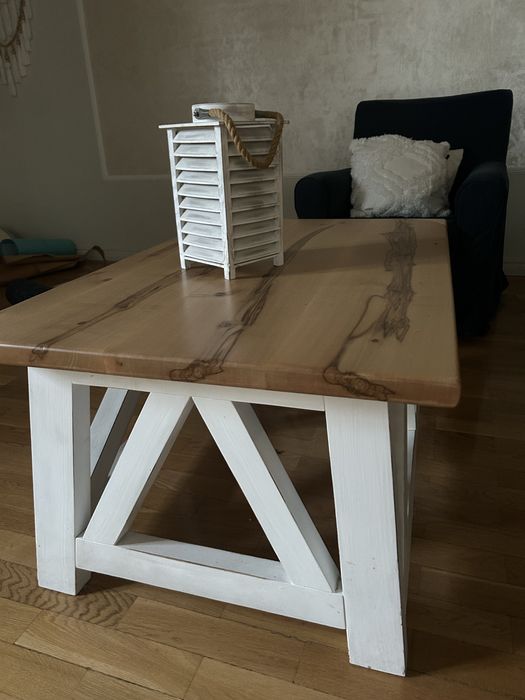 Drewniana ława do salonu