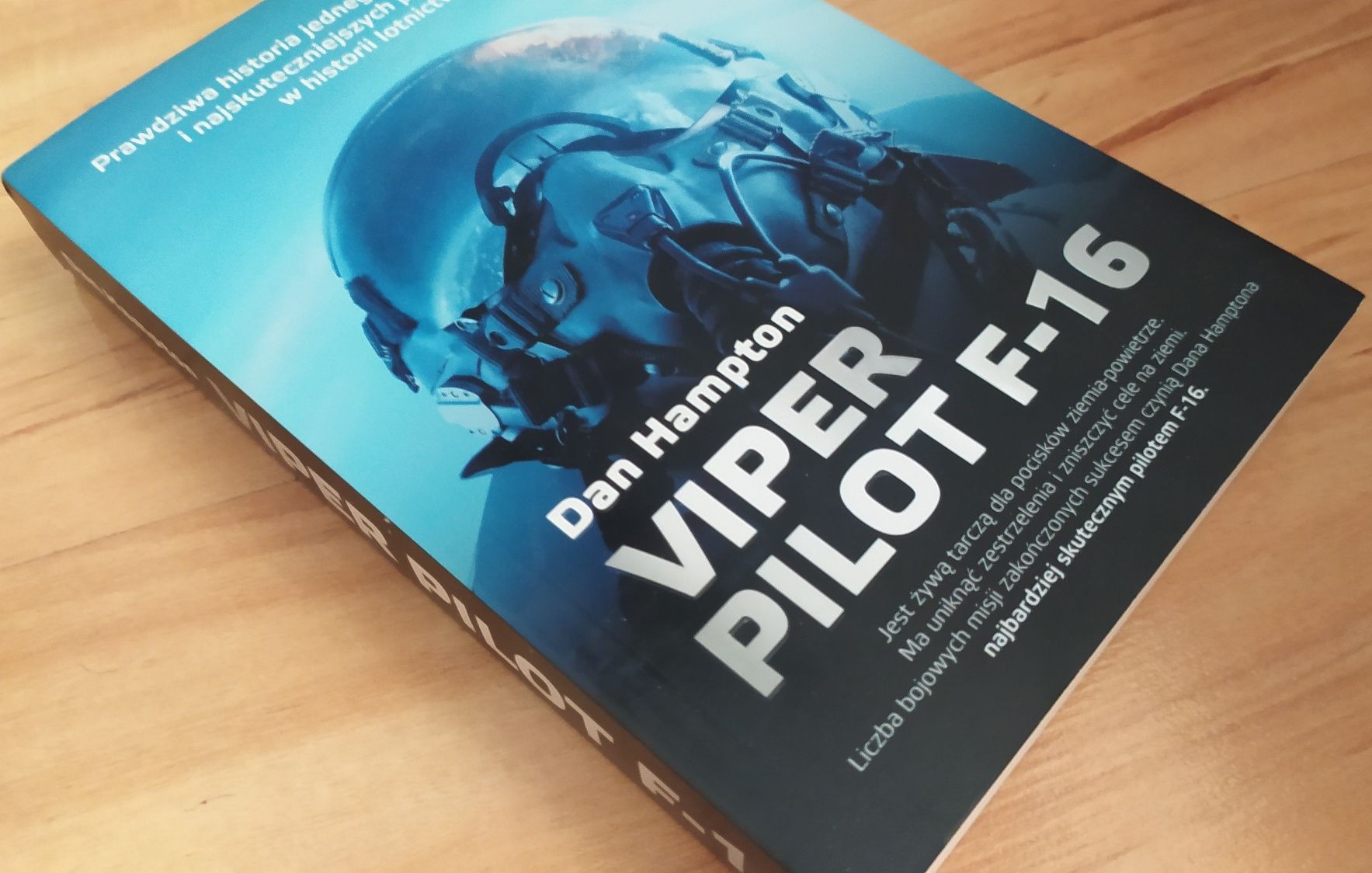 Książka wojenna Dan Hampton Viper Pilot F-16