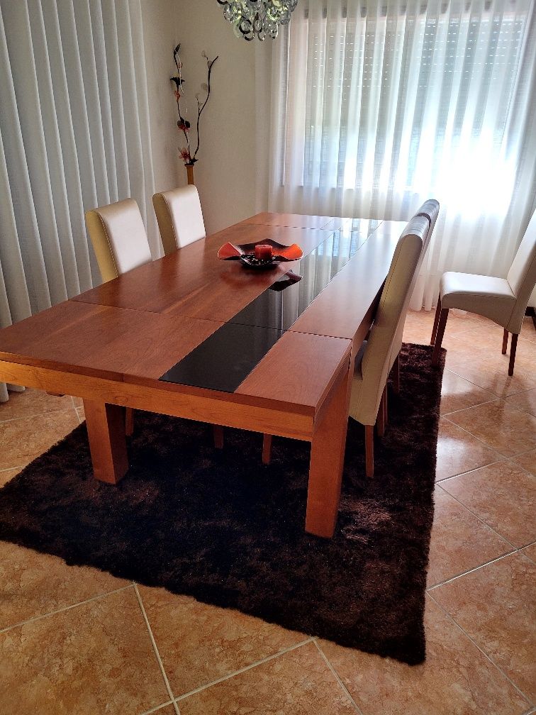 Vendo mesa em madeira sem danos