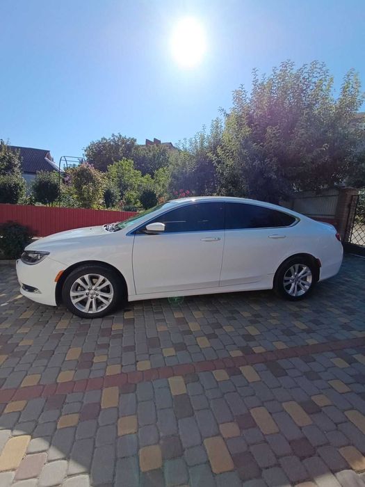 Авто  Chrysler 200