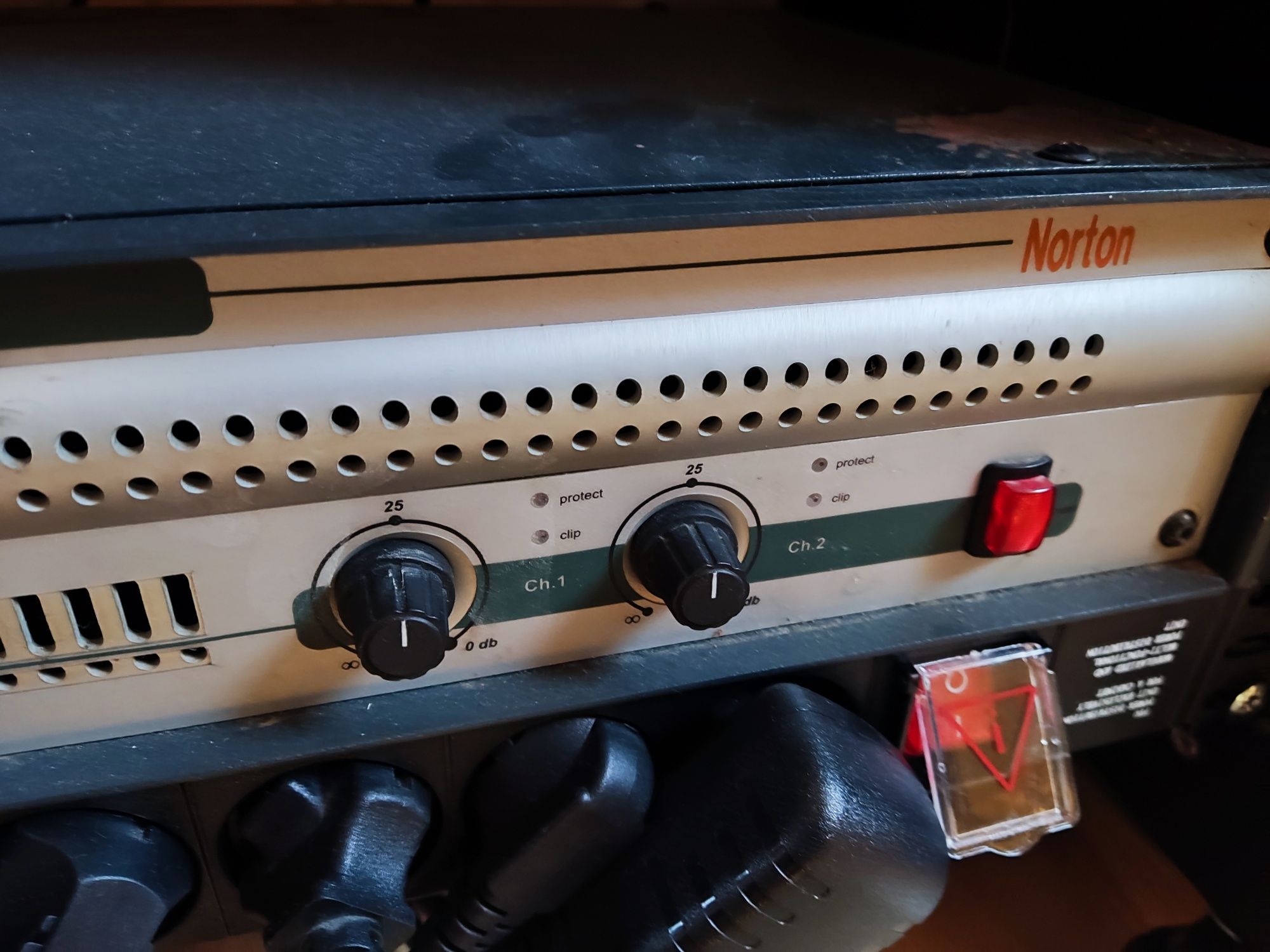Końcówka mocy Norton KP300 wzmacniacz