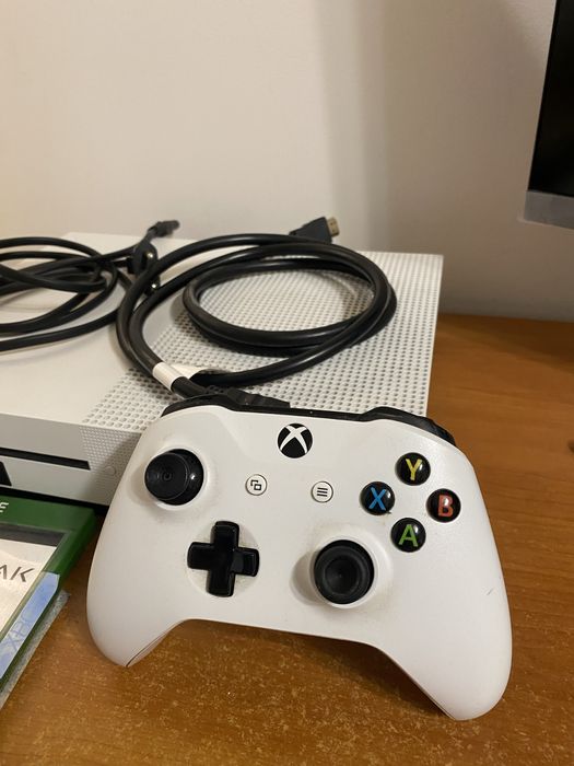 Xbox one S 500gb + gra + pad