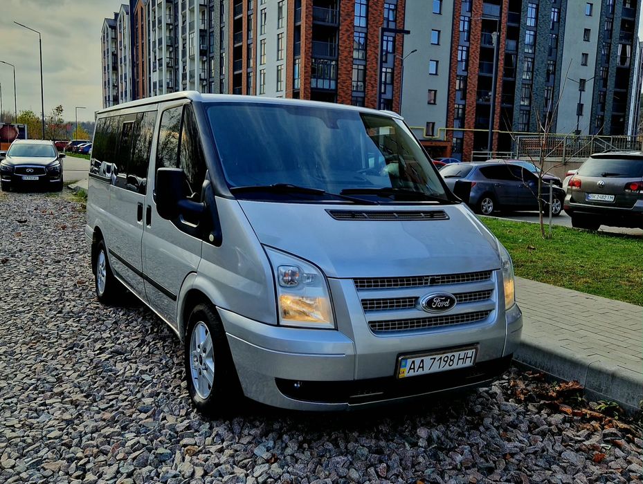 Автомобіль в гарному стані.