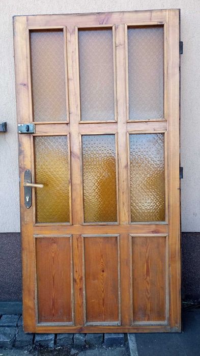 Stare drzwi z modrzewia do renowacji