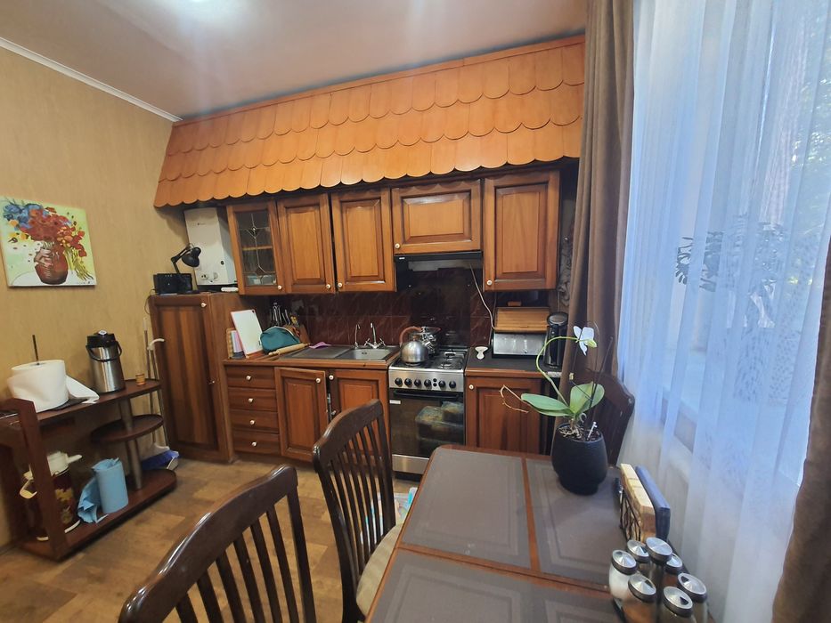 Продам 3к кв  80м2 вул Соц.містечко гарна локація 100м Київський Шлях