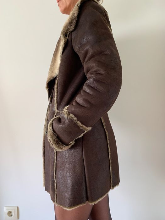 Casaco comprido castanho todo forrado a pêlo sintético tamanho S