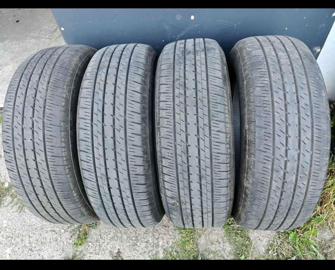 Sprzedam 4 opony letnie 235/65 R18  Bridgestone Dueler H/L 33
bieżn