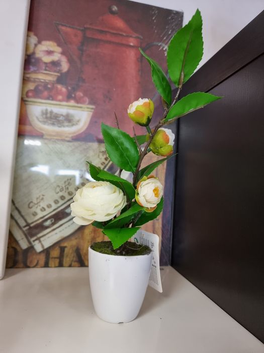 Sztuczne kwiaty w Białej doniczce Dalia do salonu