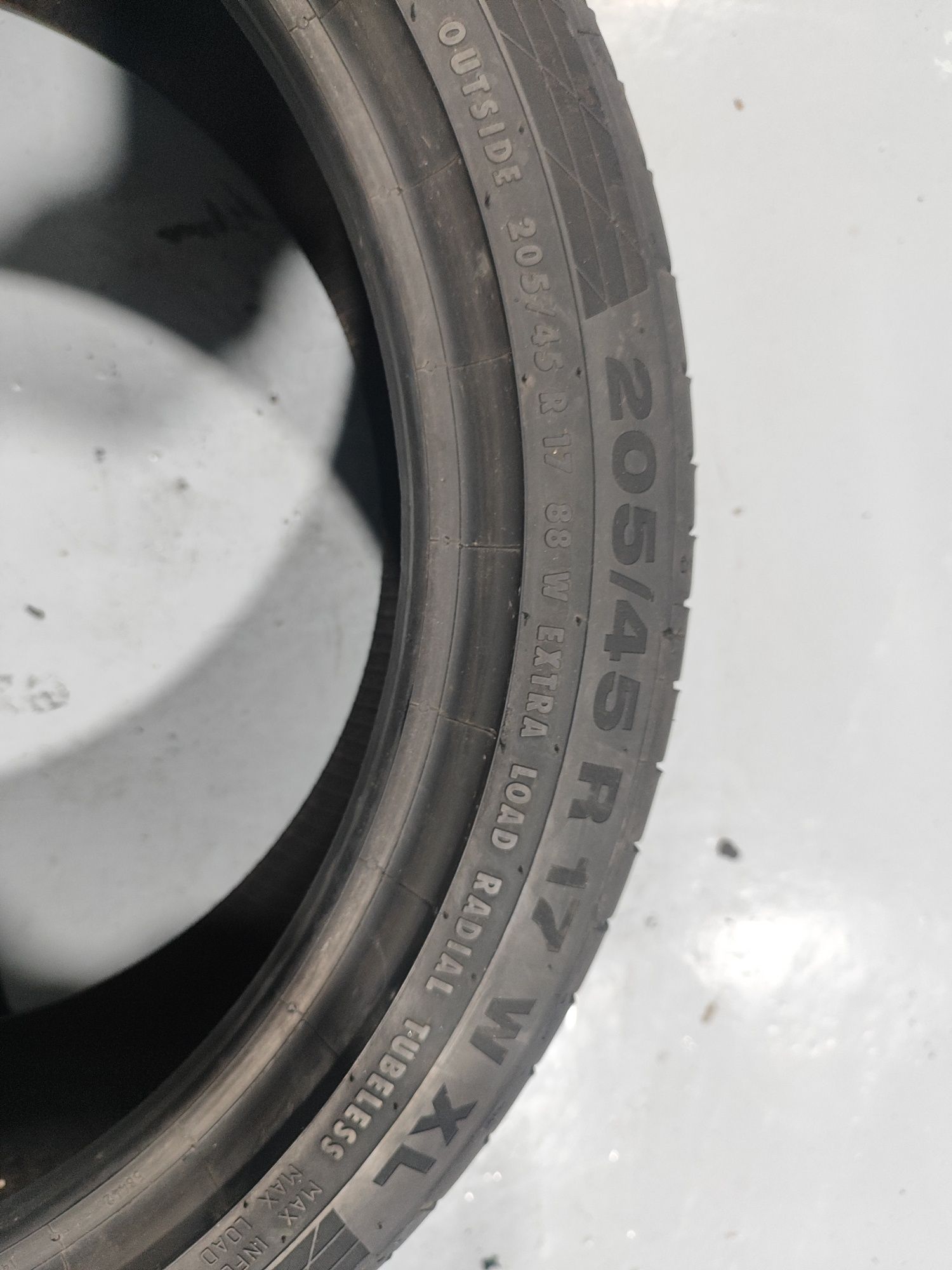 2 pneus semi novos 205-45R17 Continental -Oferta dos portes