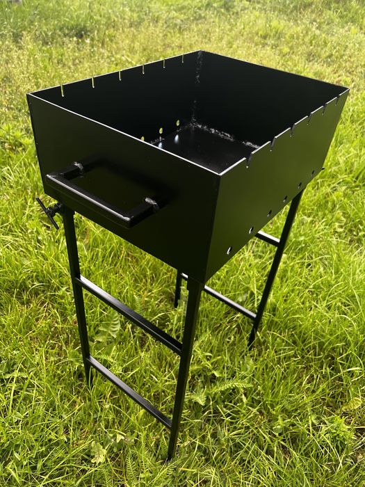 Мангал на 6 шампурів