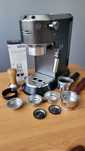 Ekspres do kawy kolbowy DELONGHI EC685.BK Dedica + akcesoria
