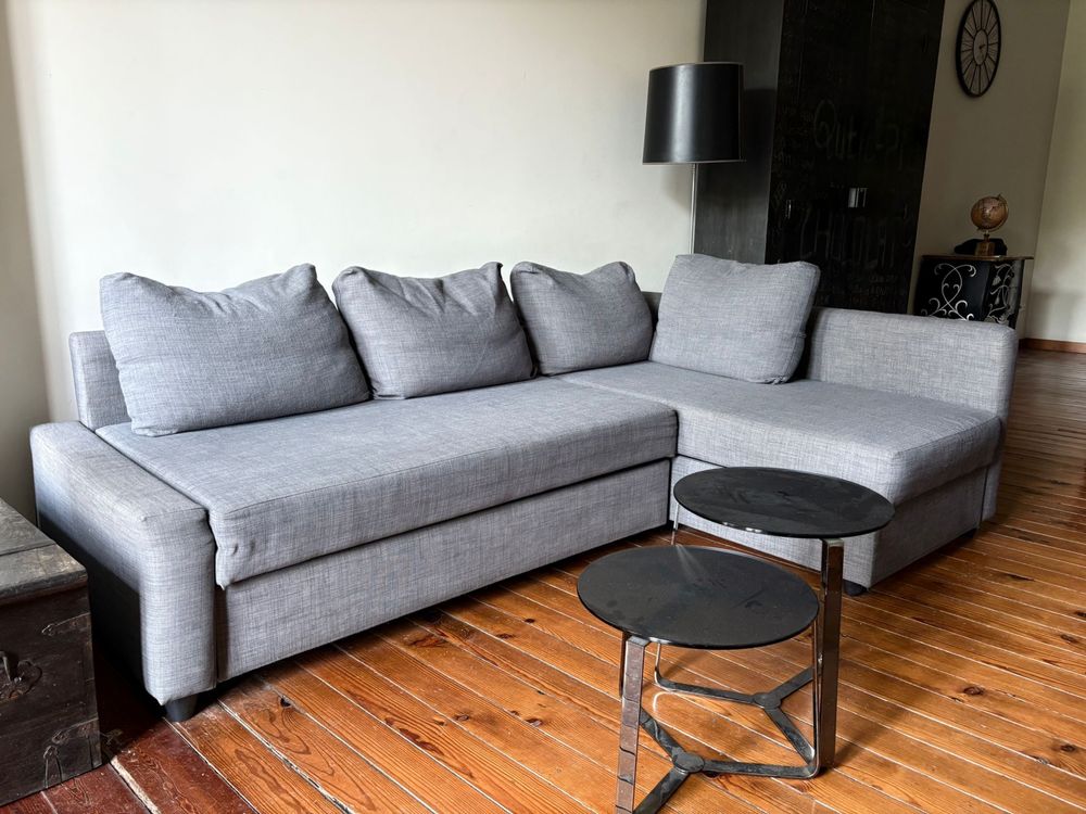 Sofá-cama IKEA de canto com chaise longue e baú FRIHETEN