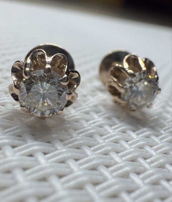 Золотые серьги гвозьдики с бриллиантами  ссср 583  0.80 ct  Якуты