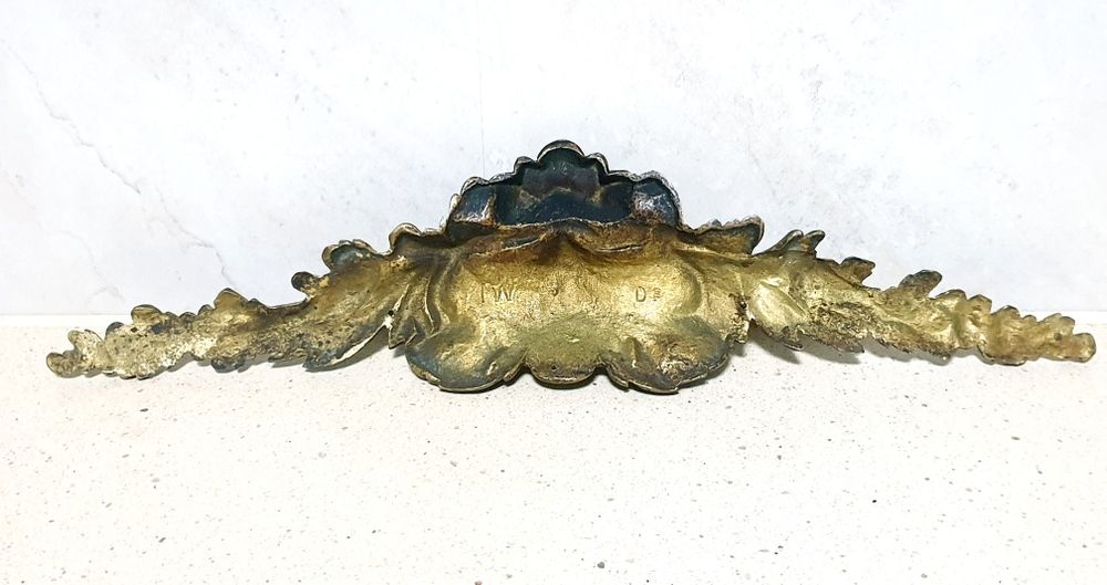 Fantástica antiga ferragem francesa de mobília em bronze dourada