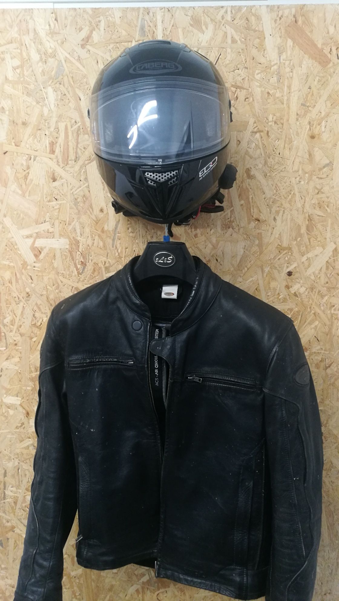 Uchwyt na kask, wieszak na kask, wieszak na kurtkę, kombinezon