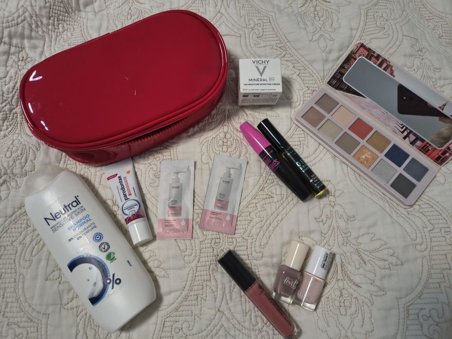 Косметика Vichy косметичка набір лот тіні крем тонік міцелярна вода