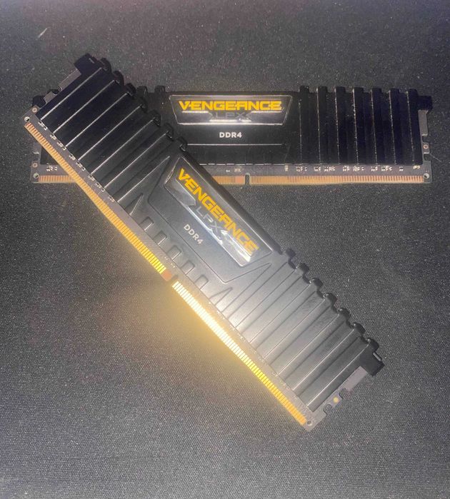pamięć RAM Corsair Vengeance LPX DDR4 2×4GB (8GB)