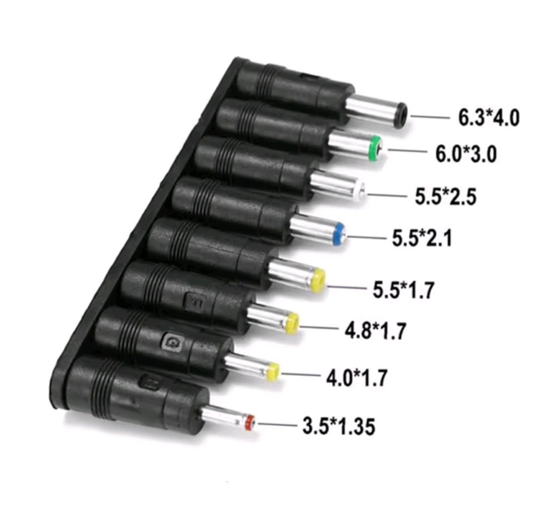 Adapter USB-C + 8 końcówek,  Ładowanie 5V–20V  Led Nowy