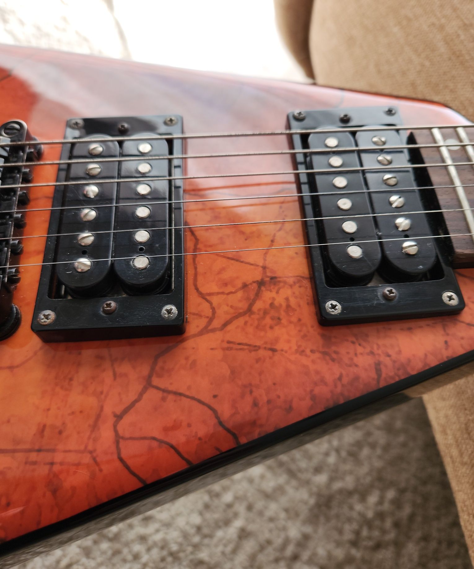 Guitarra Washburn WV16 G12 flying V pickups FENDER