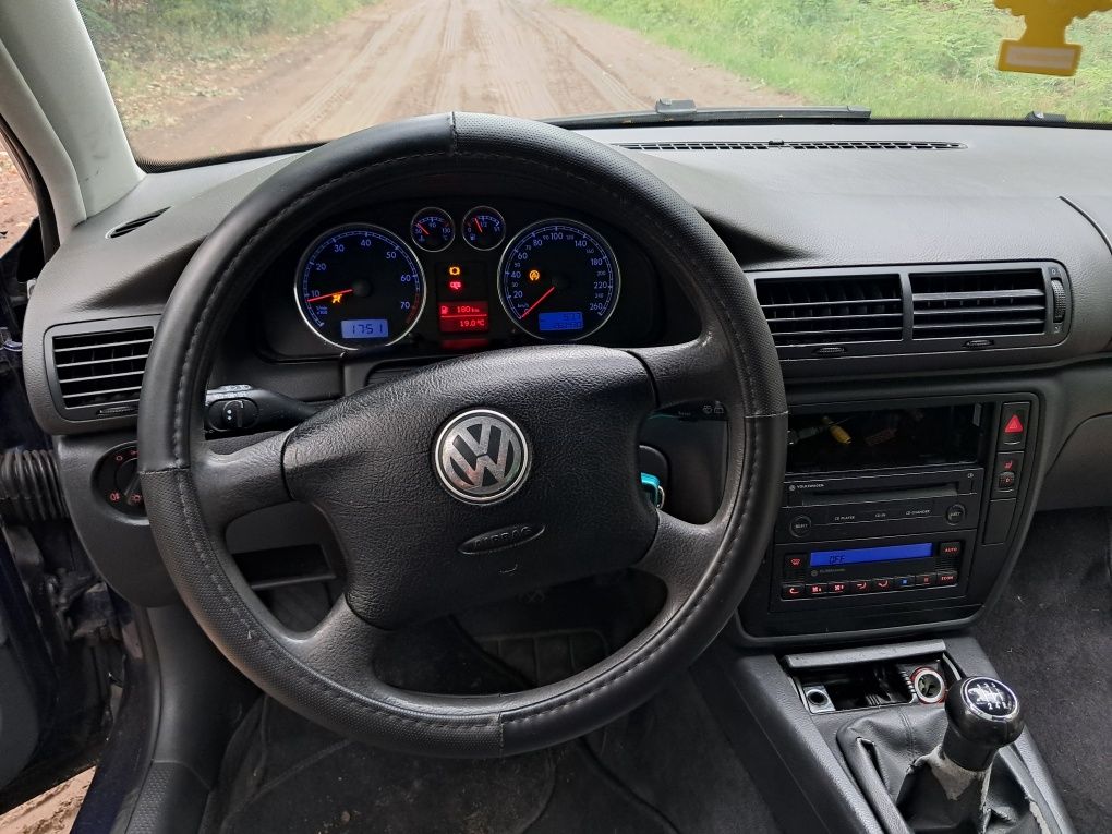 VW Passat B5 1.6 2004r sprowadzony