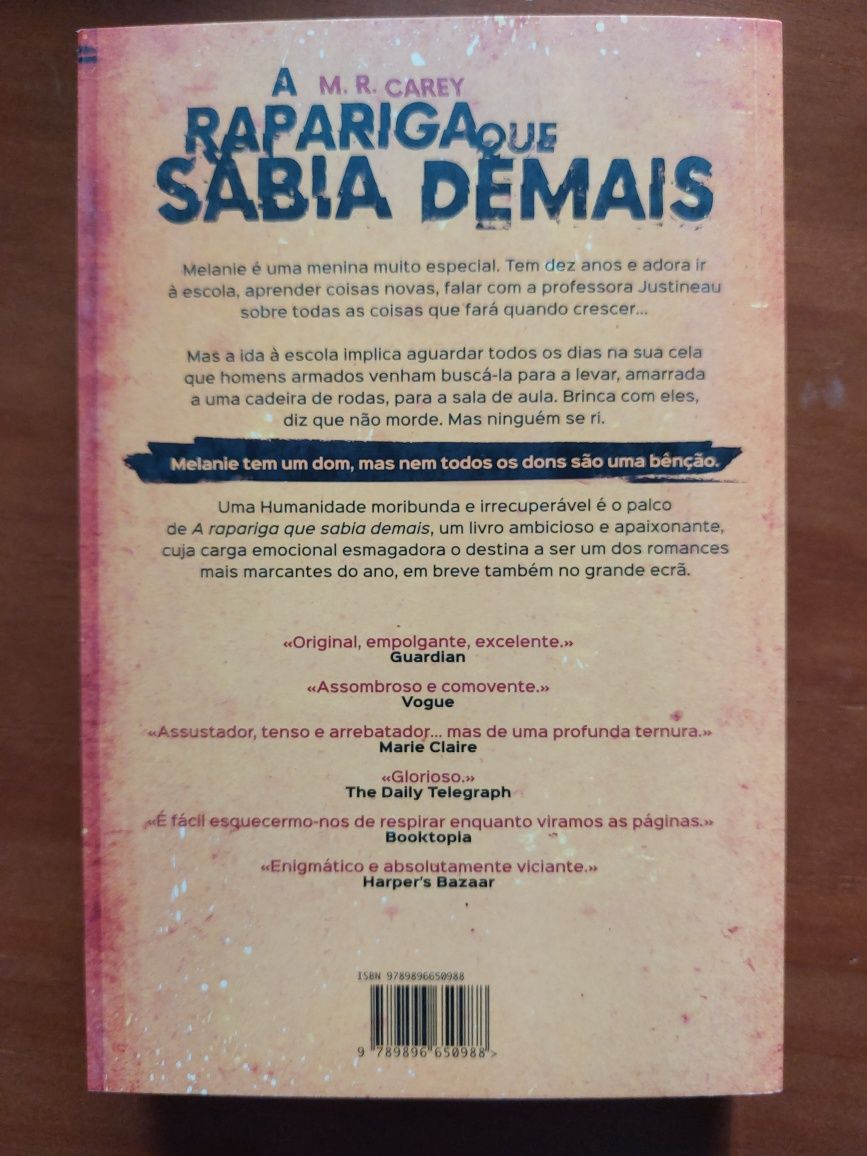 Livro "A rapariga que sabia demais" de M. R. Carey