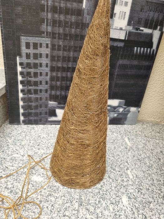 Cone dourado natal