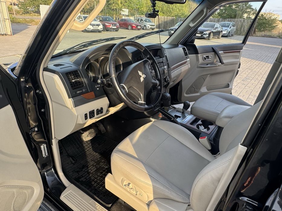 Mitsubishi Pajero Wagon 2007г 3.0 газ автомат 4х4