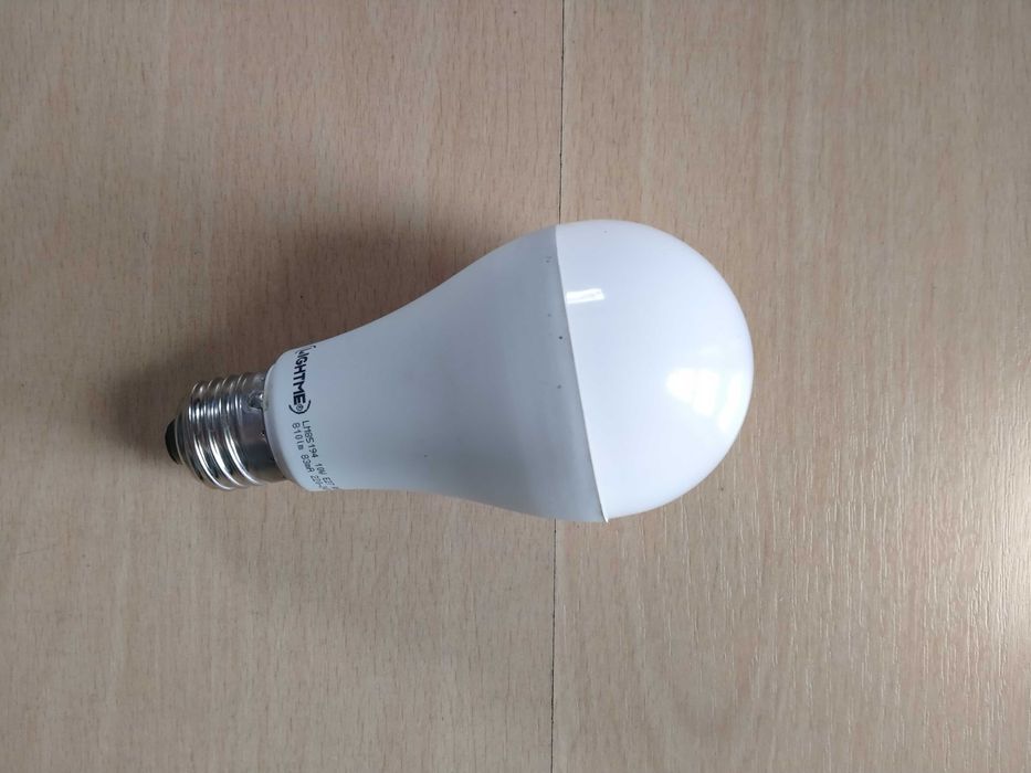 Żarówka LED LightMe LM85194 E-27 8.8 W = 66 W 900 lm RGBW 1 szt.