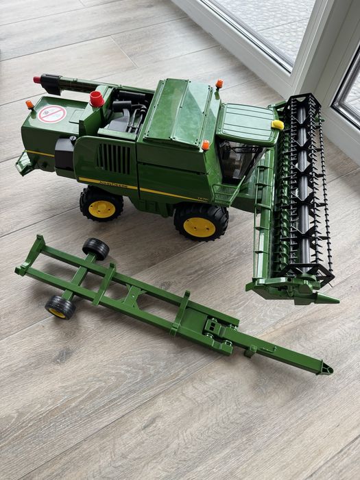Комбайн Bruder Великий з сівалкою