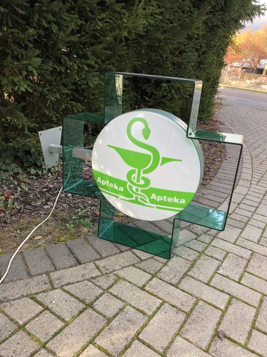 Krzyż reklama apteka