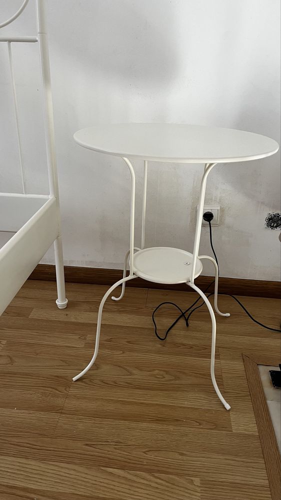 Estrutura  ferro cama ikea 160*200 + 2 mesas cabeceira