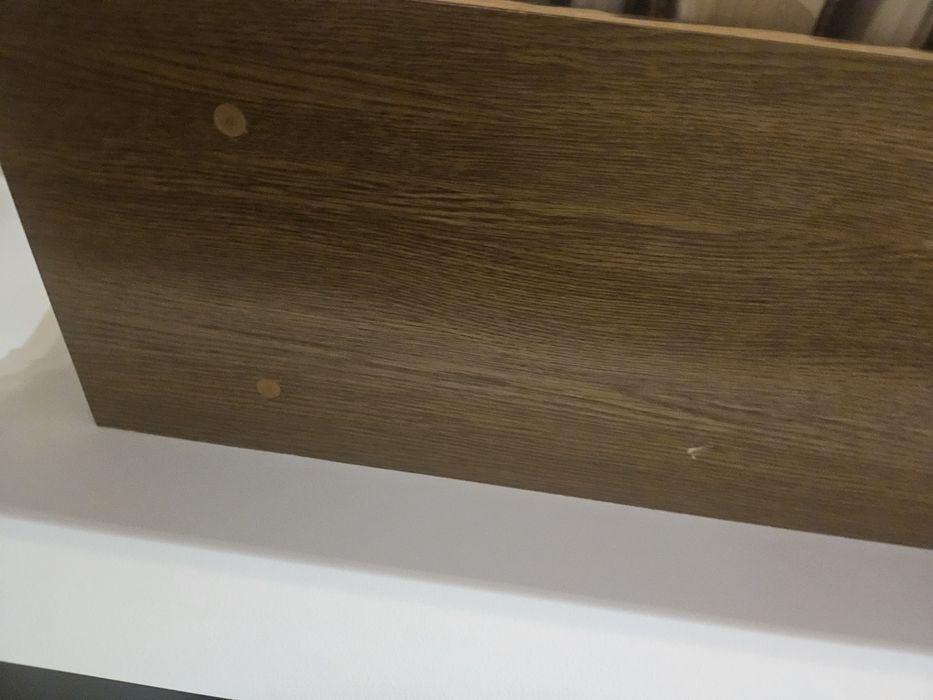 Polka wisząca na ścianę