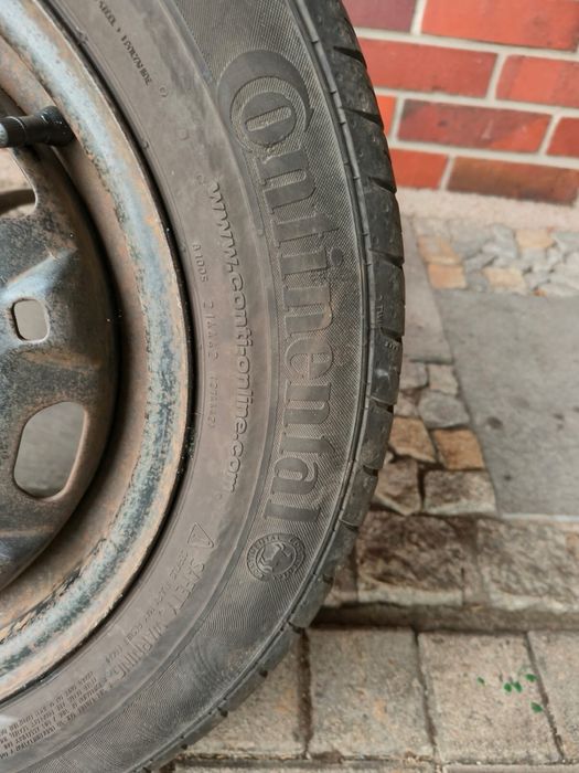 Felgi stalowe z oponami Continental 165/70 R14 81T – lato