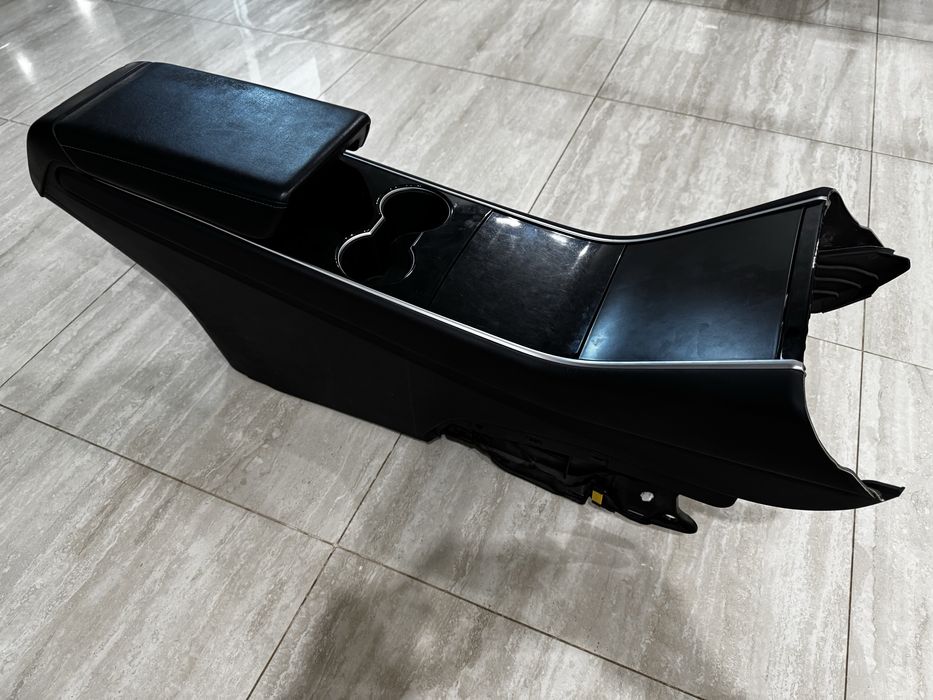 Консоль (тунель) Tesla model 3 Gen 1 (2018)