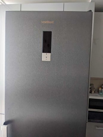 Продам холодильник Vestfrost под ремонт