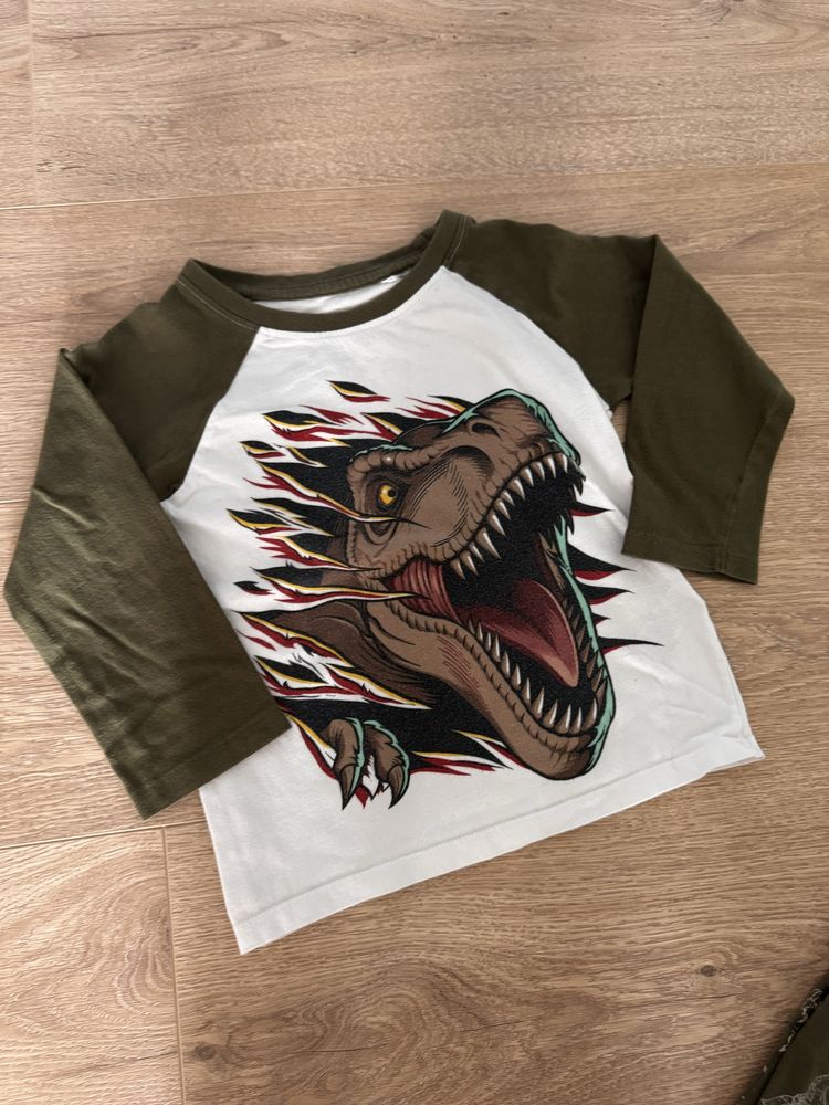 Pizama z dinozaurem
