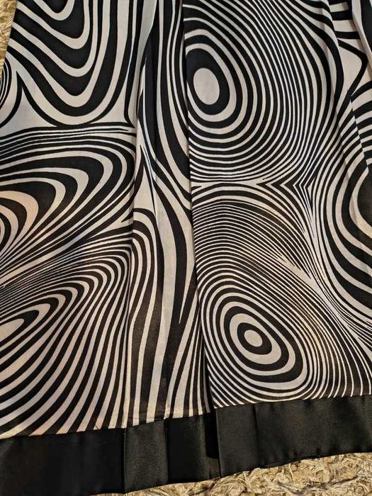 Biało-czarna spódnica z zaszewkami zebra rozmiar