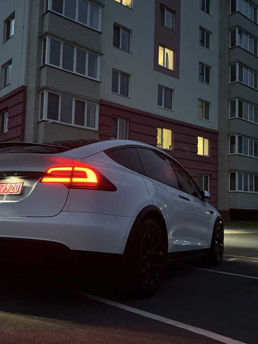 Tesla model x продам