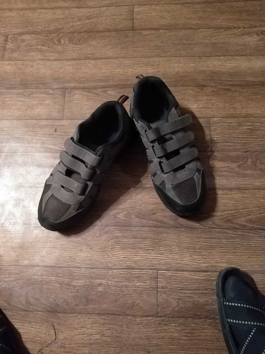 Кросівки чоловічі